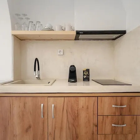 Celestial Seaview Apartments-dionysios *